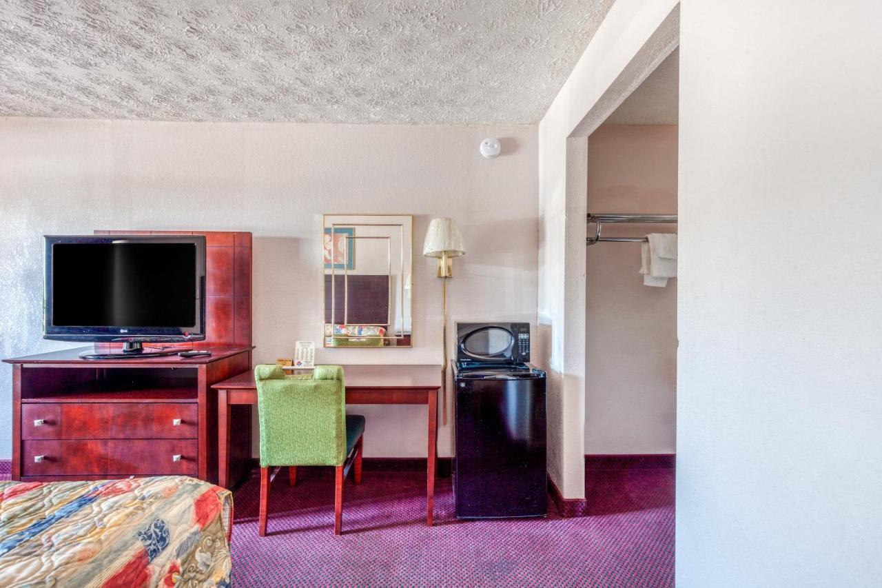 Oyo Hotel Decatur I-20 East & Wesley Club Dr Exterior photo