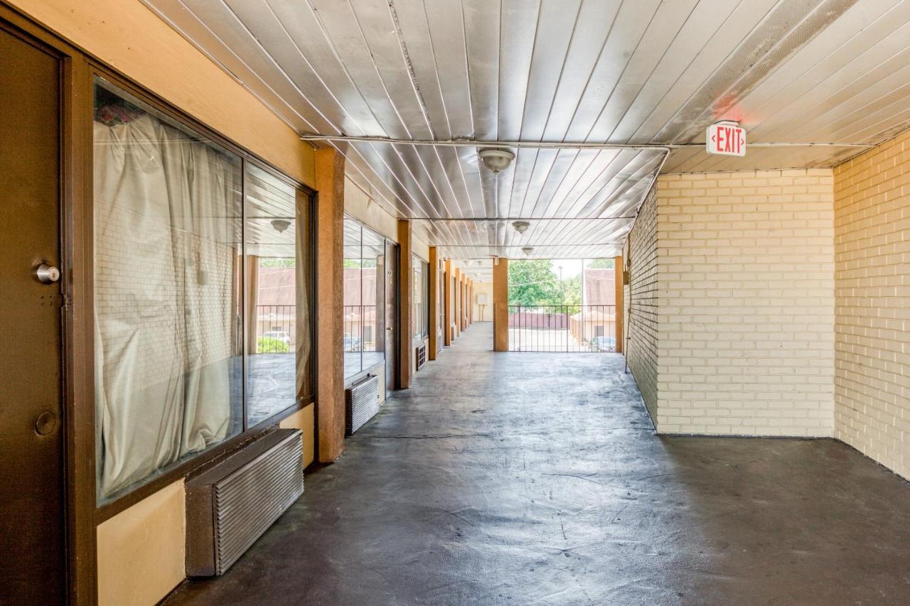 Oyo Hotel Decatur I-20 East & Wesley Club Dr Exterior photo