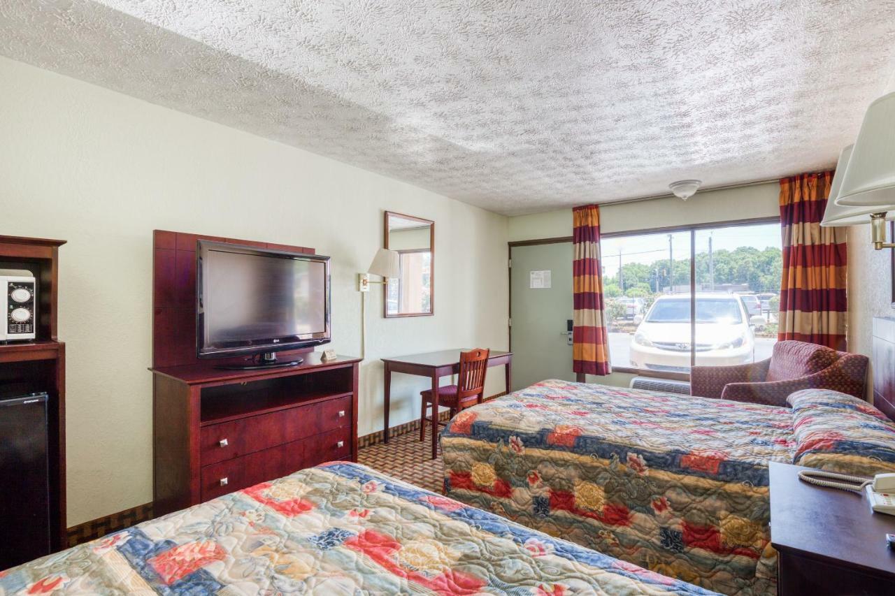 Oyo Hotel Decatur I-20 East & Wesley Club Dr Exterior photo