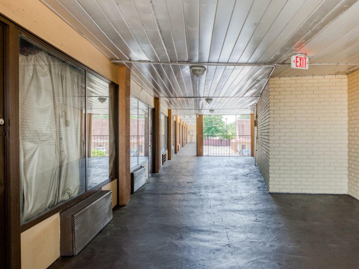 Oyo Hotel Decatur I-20 East & Wesley Club Dr Exterior photo